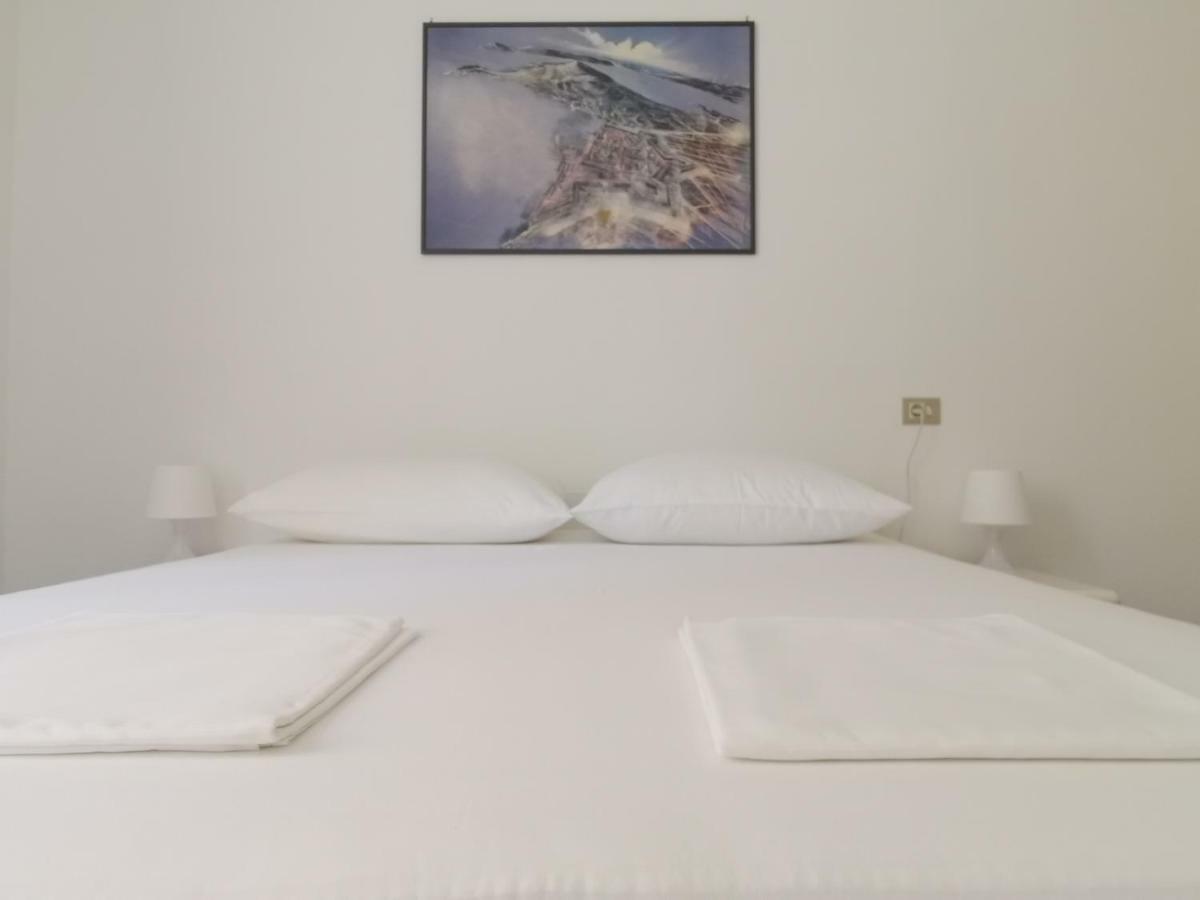Spacious 140m2 Downtown 3 Bedroom Apartmán *