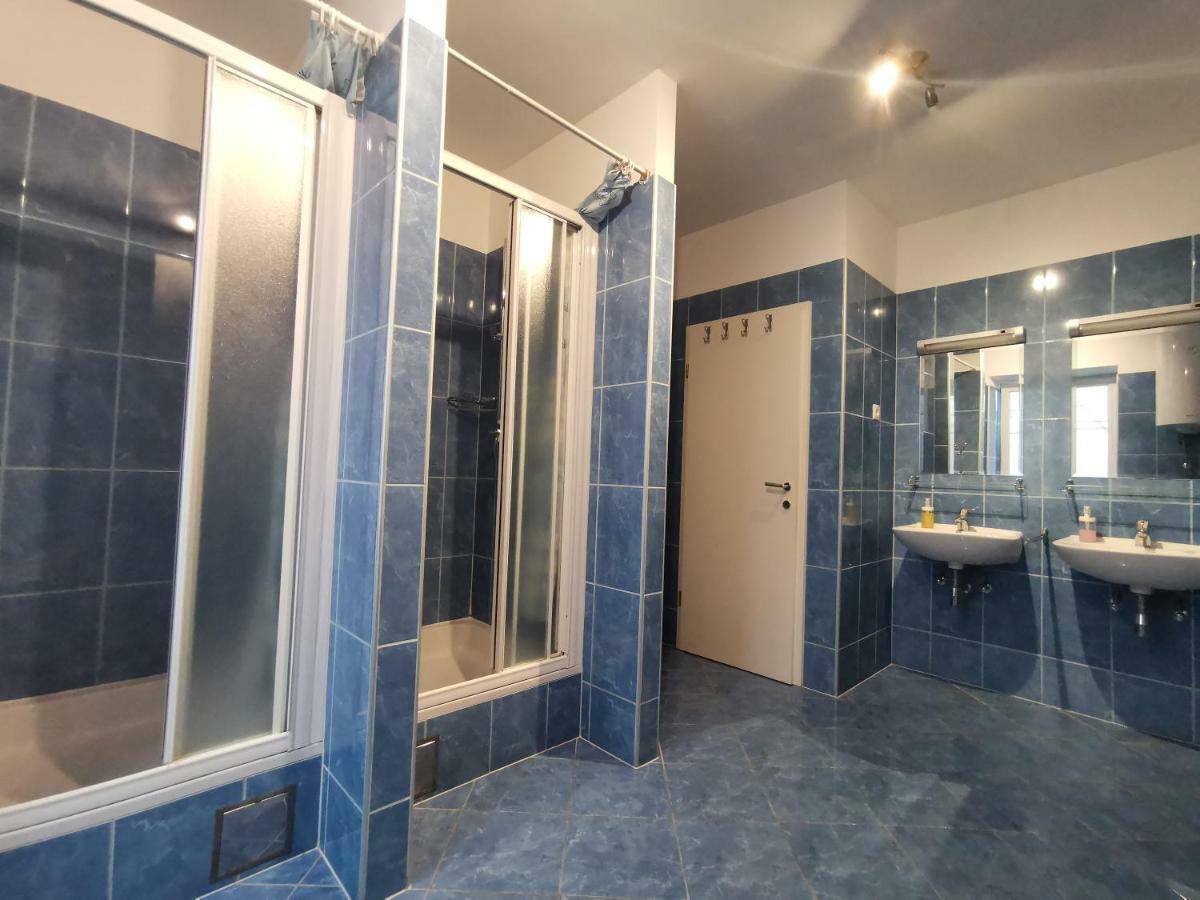 Spacious 140m2 Downtown 3 Bedroom Apartamento *