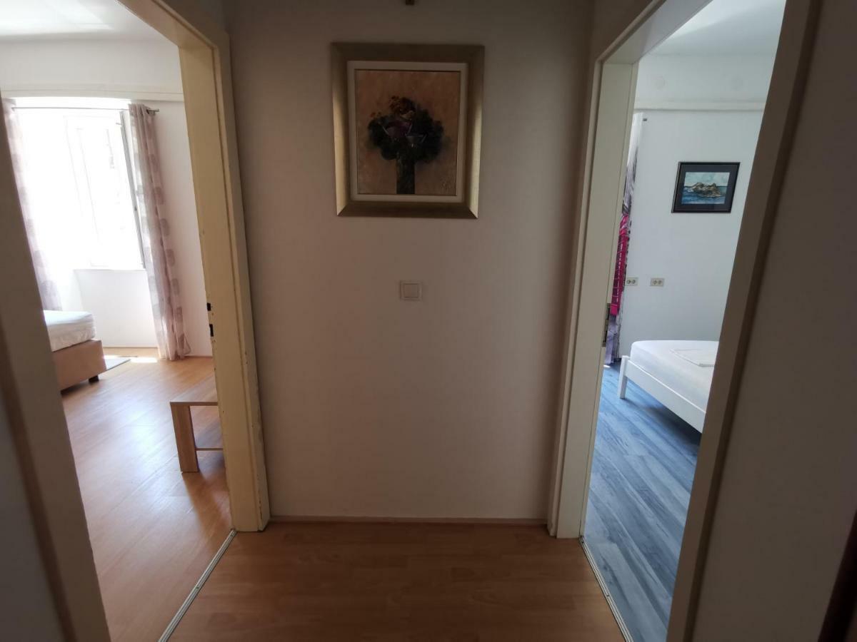 Spacious 140m2 Downtown 3 Bedroom Apartamento Split